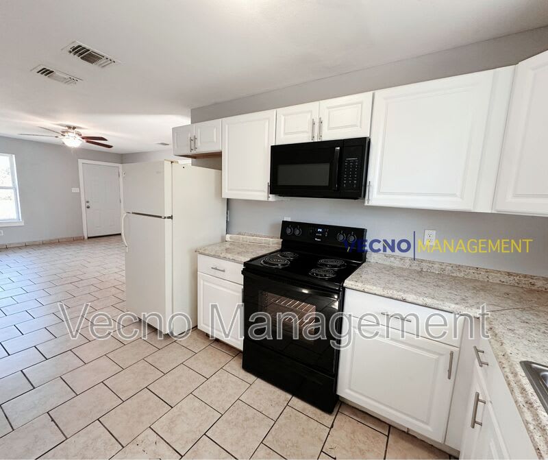 302 Cooper Street – photo 3