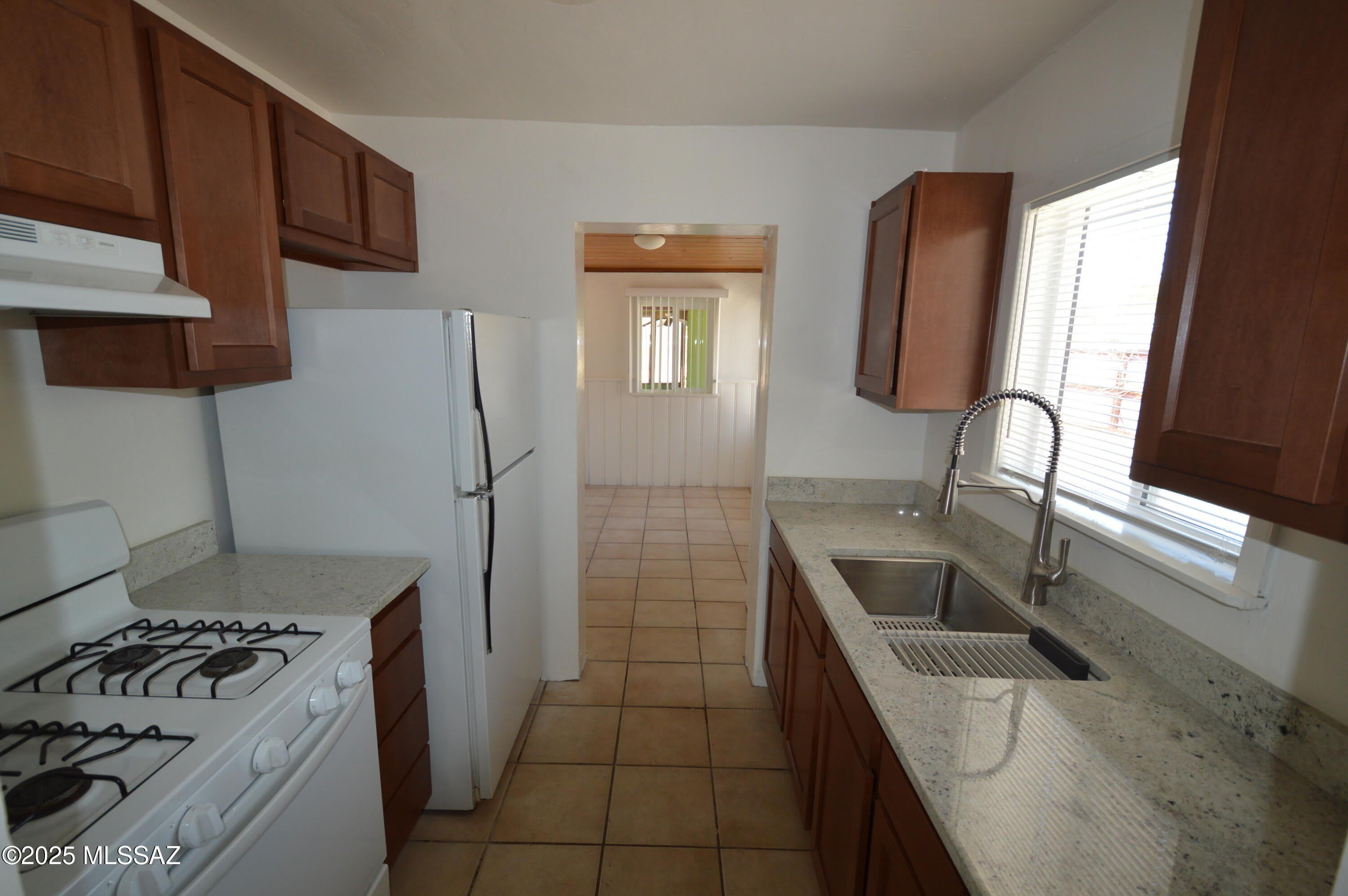 2119 N Catalina Avenue – photo 4