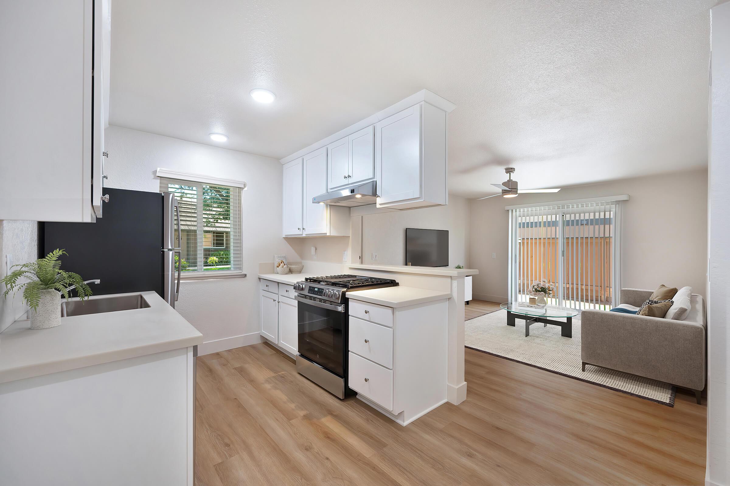 Brentwood Apartments – photo 2
