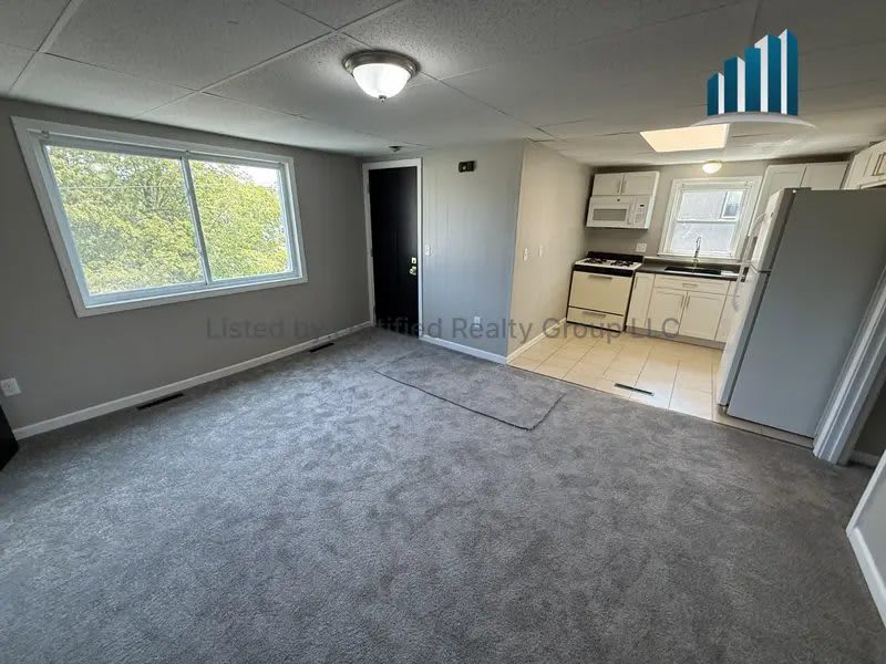 85 Massasoit St – photo 3