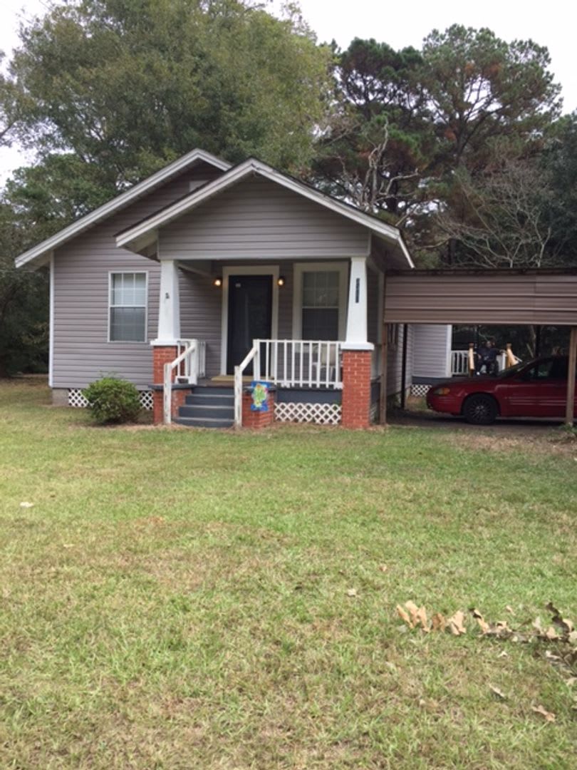 3 bed 1 bath for Rent – photo 1