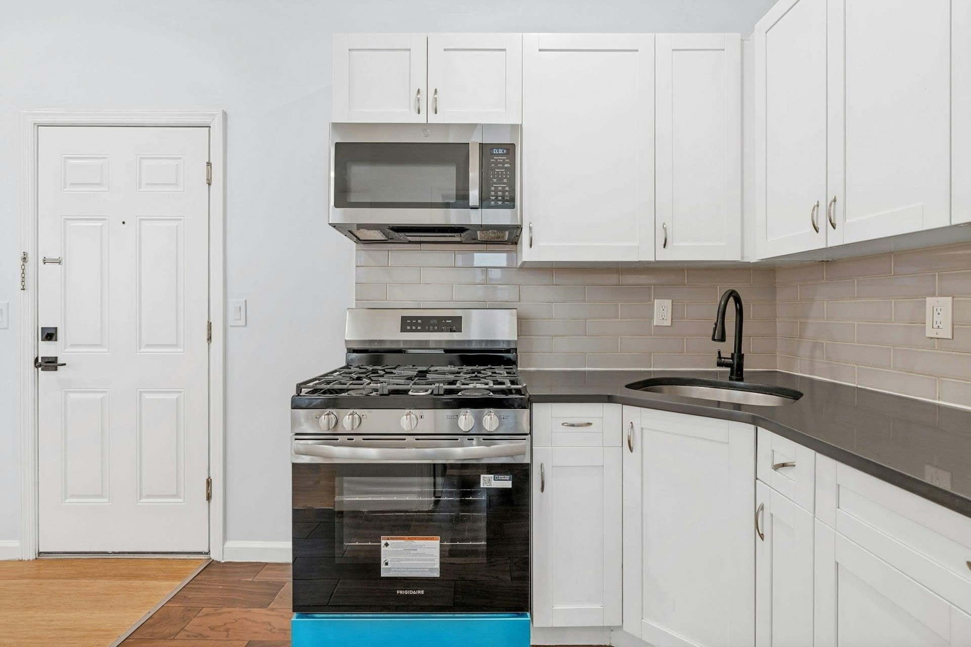 344 DANFORTH AVE – photo 4