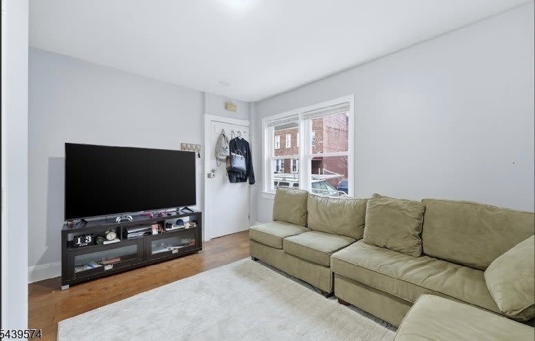 328 John St – photo 3