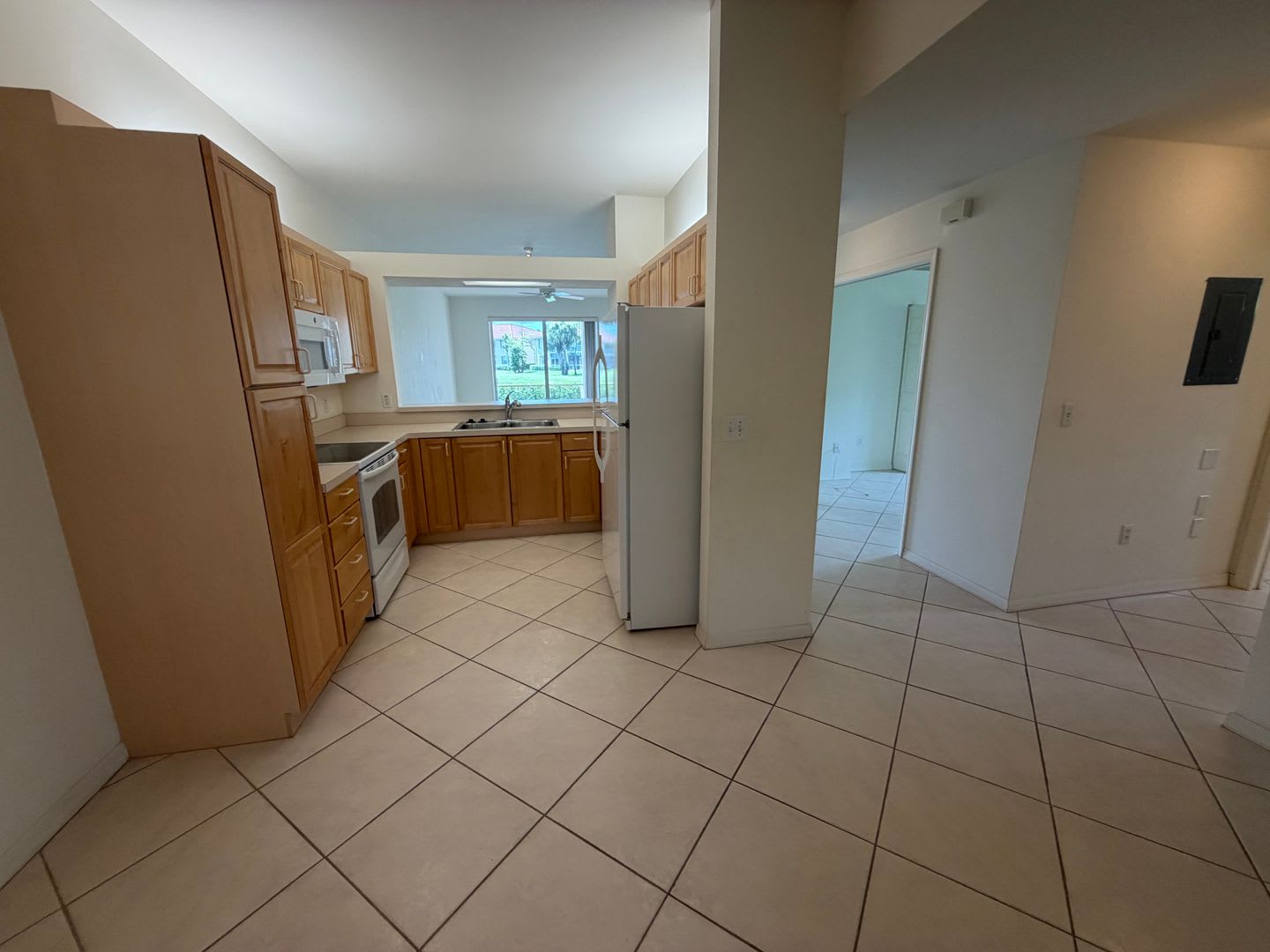 Annual Rental 3 Bed 2 Bath Condo With 1 Car Garage In Sherwood – photo 4
