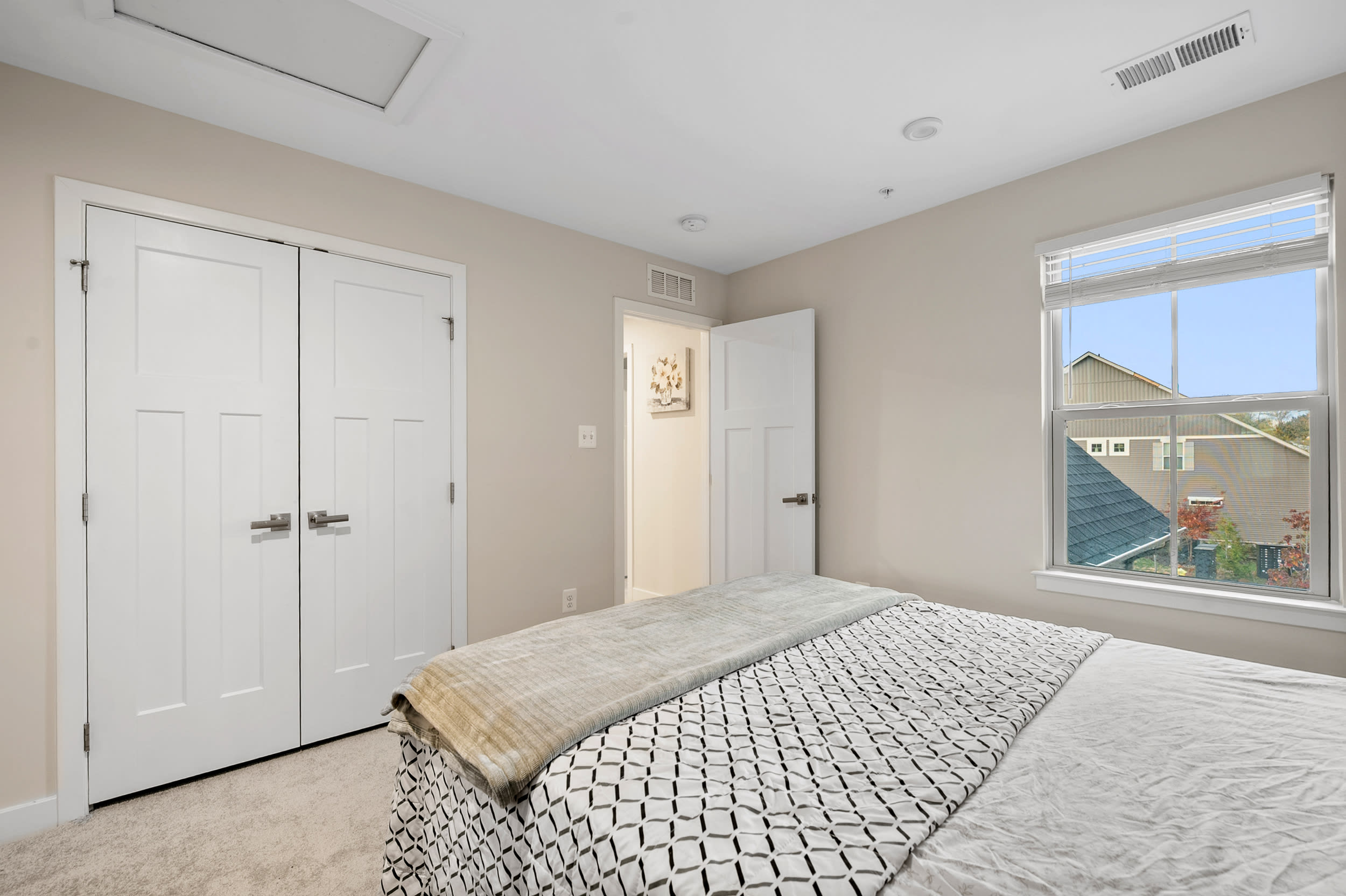 6147 Dock St – photo 5
