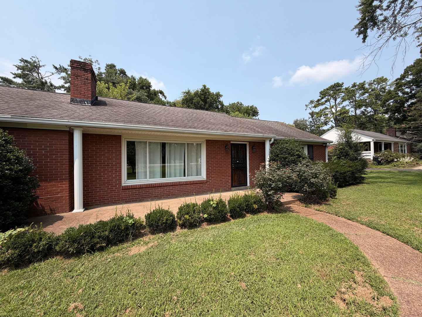 2 bedroom, 1 bath home near Harding Place – photo 2