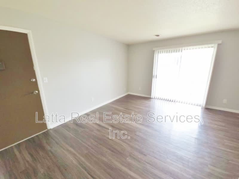 12405 E 40th St S – photo 3
