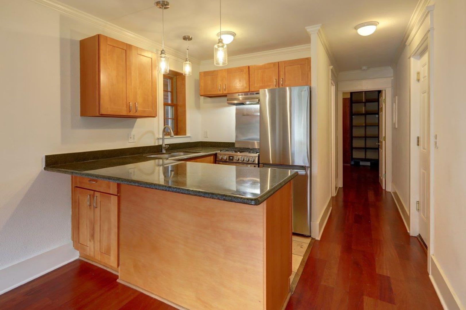 Gorgeous Urban Condo, Historic Features, Fantastic Location!!! – photo 3