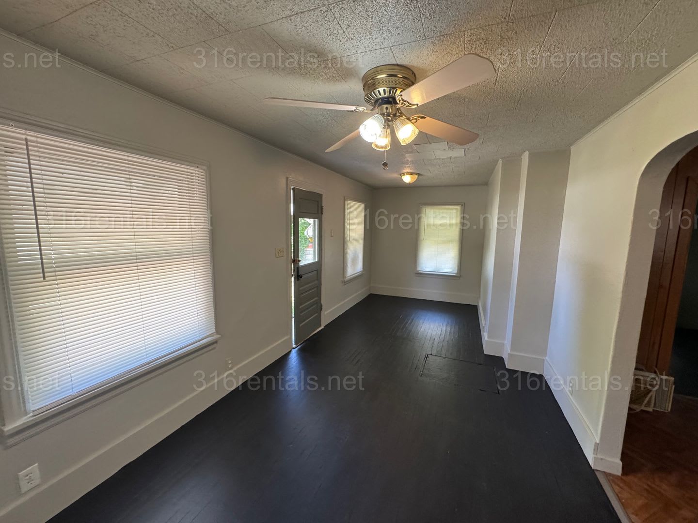 725 1 Bed 1 Bath Single Family Home – photo 3
