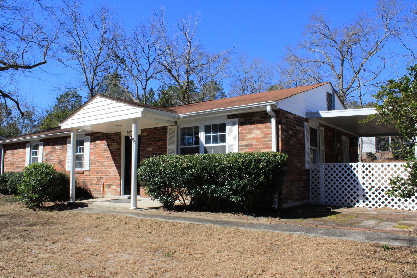 Awesomely Located 3 bedroom 2 bath Available! – photo 3