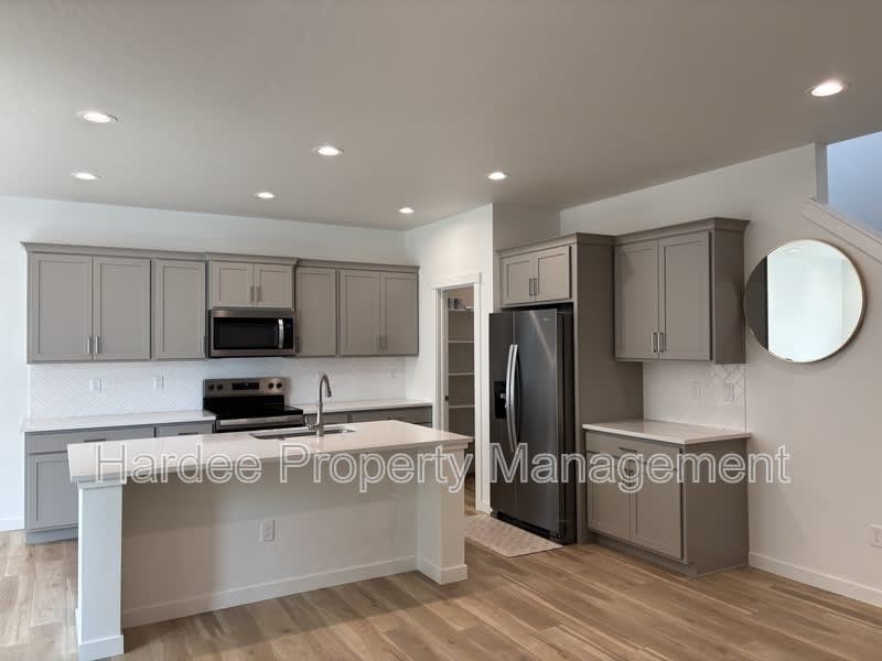 1411 W Dovefield St – photo 3