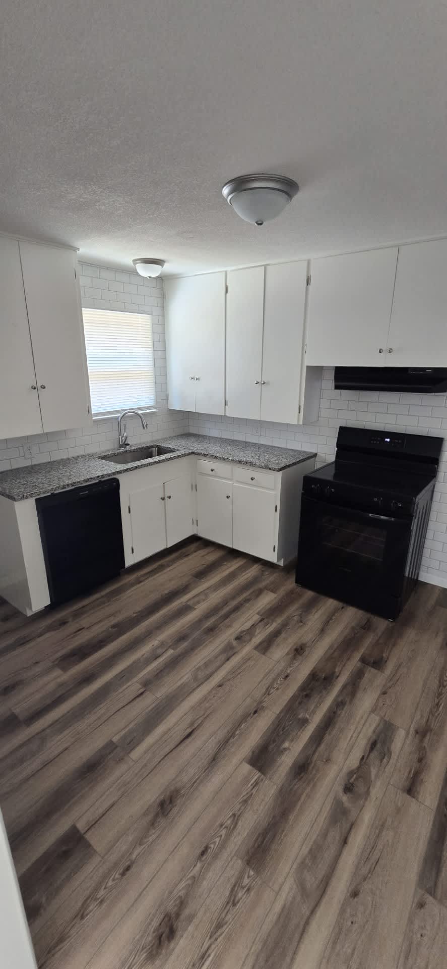 301 Skelly Dr – photo 4