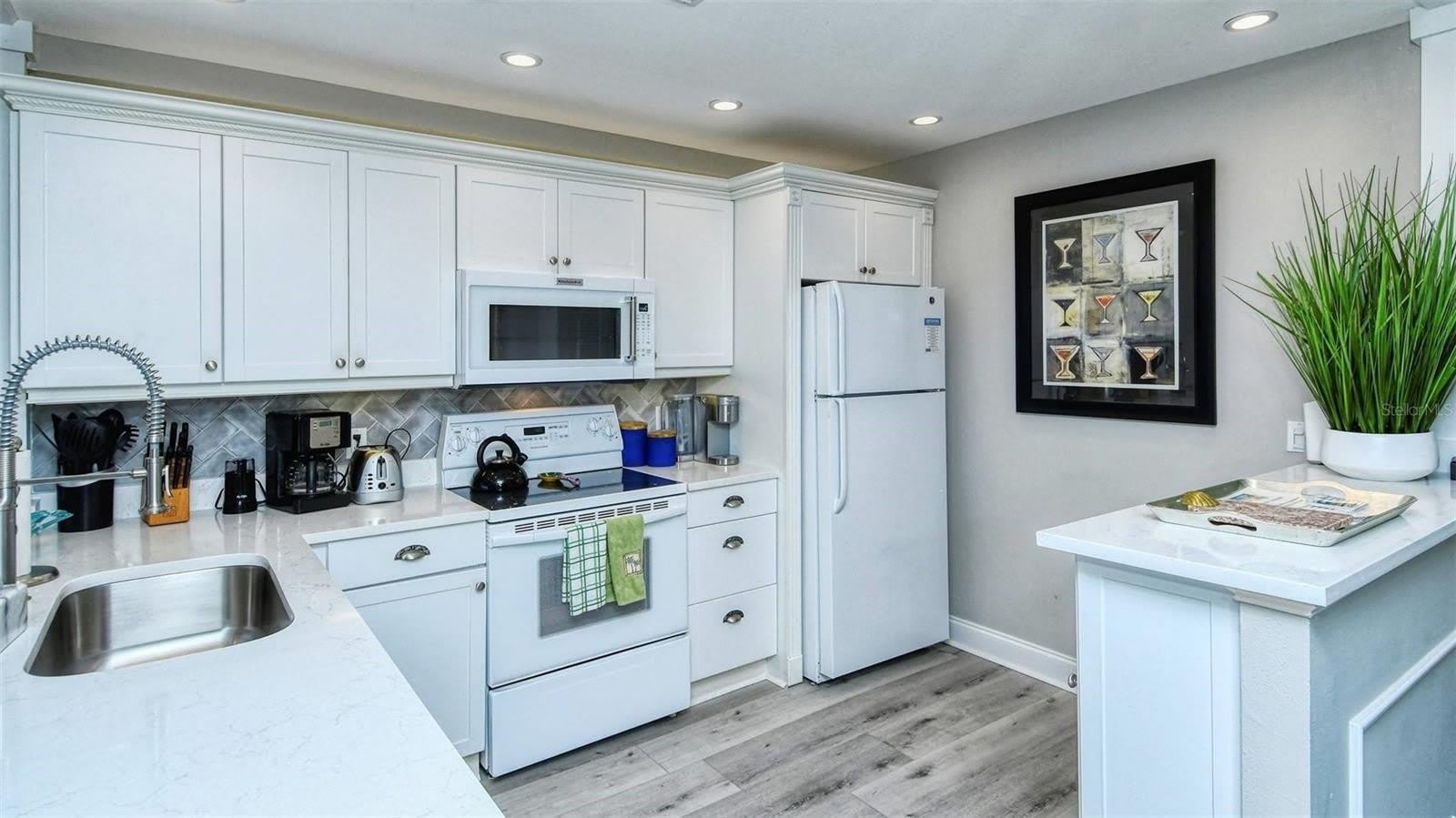 1255 E PEPPERTREE Drive – photo 3