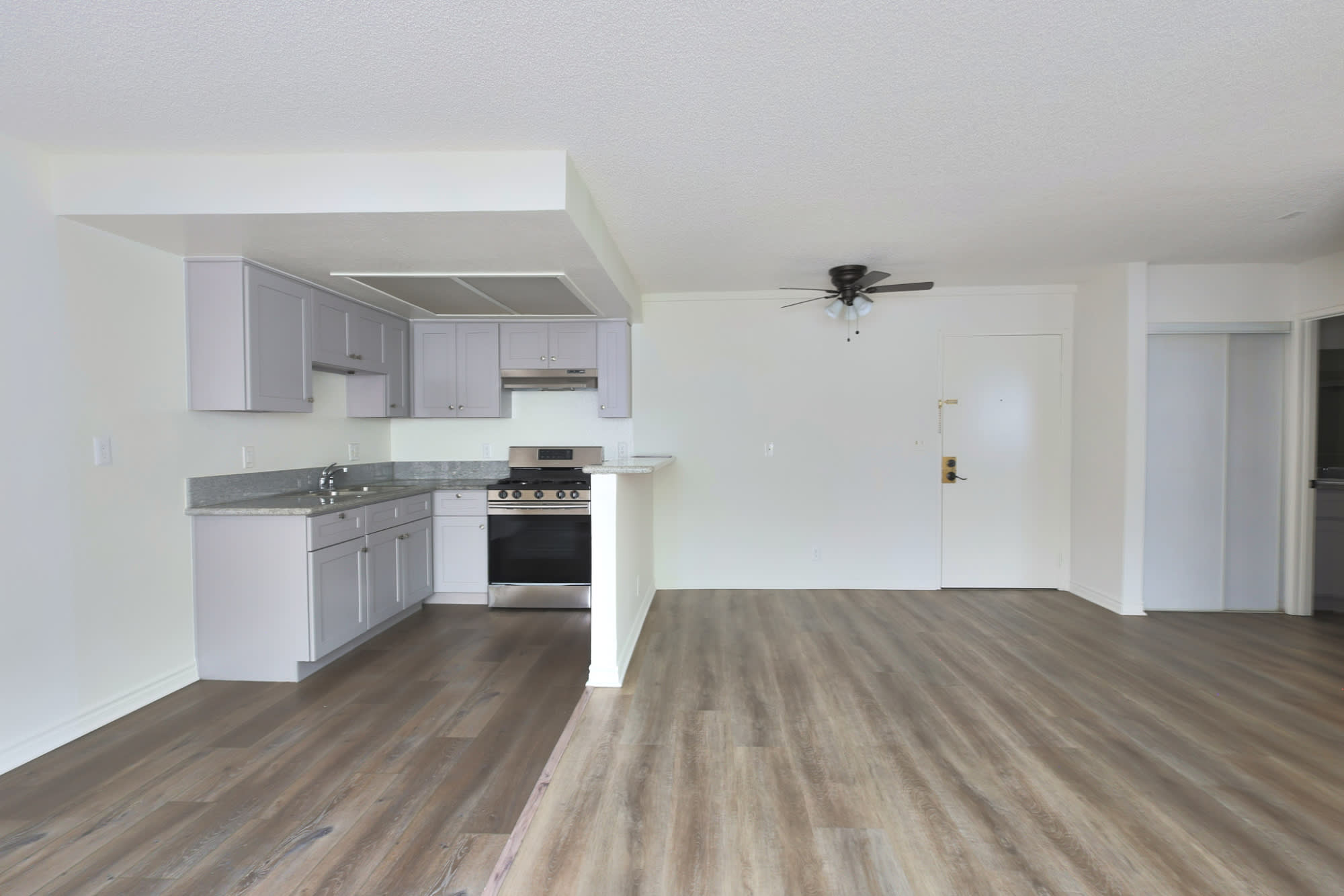 2928 W Leeward Ave – photo 4