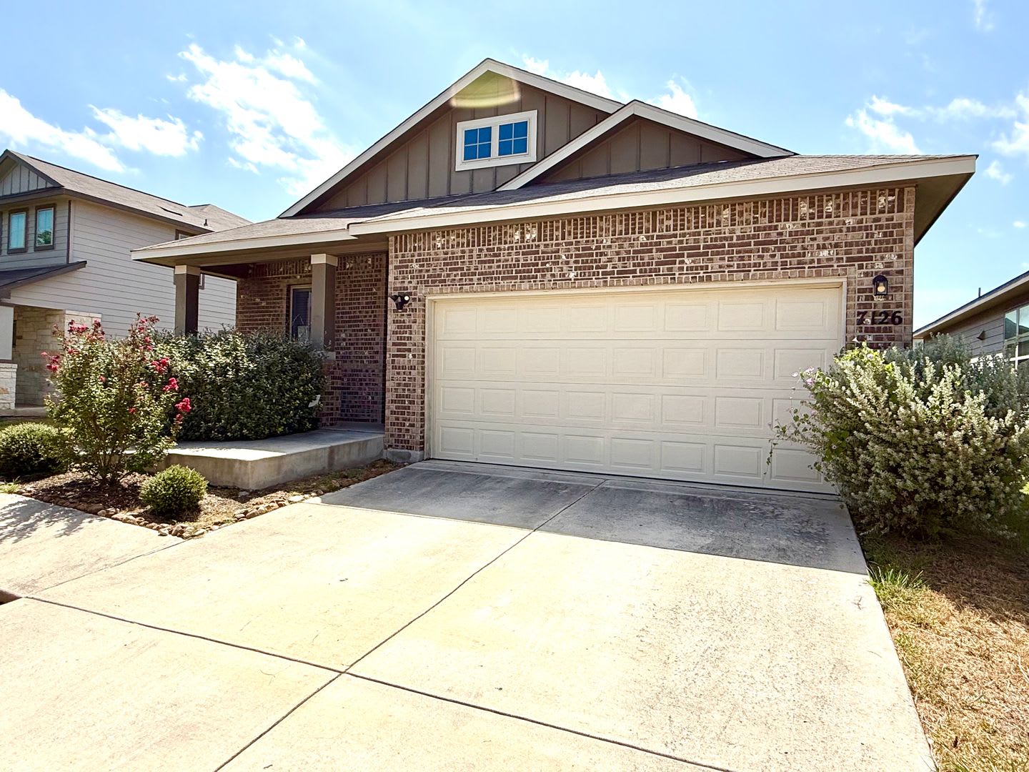 *MOVE IN SPECIAL* Spacious 4-Bedroom Single-Story Home with Modern Features & Open Living – photo 2