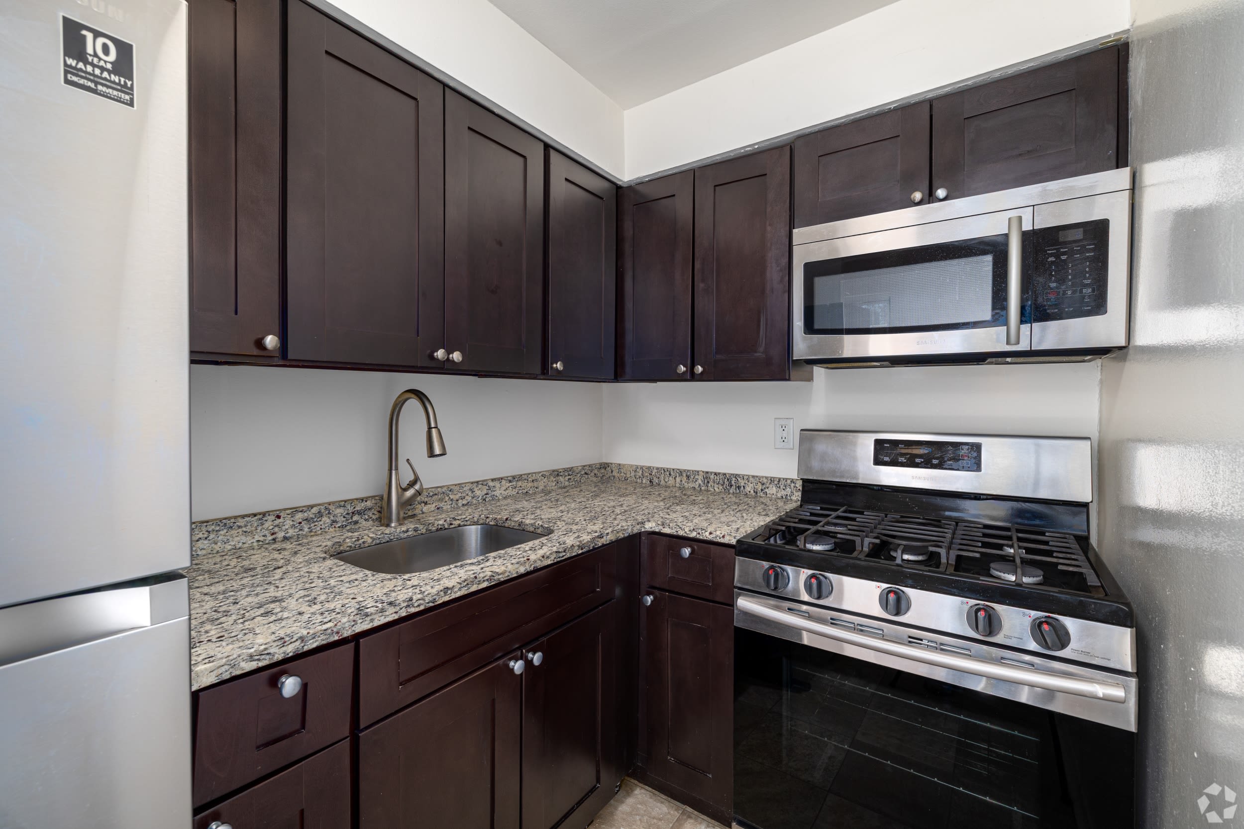 Oak Terrace – photo 1