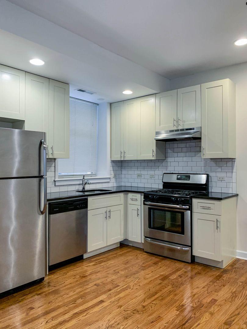 853 W Cornelia – photo 1