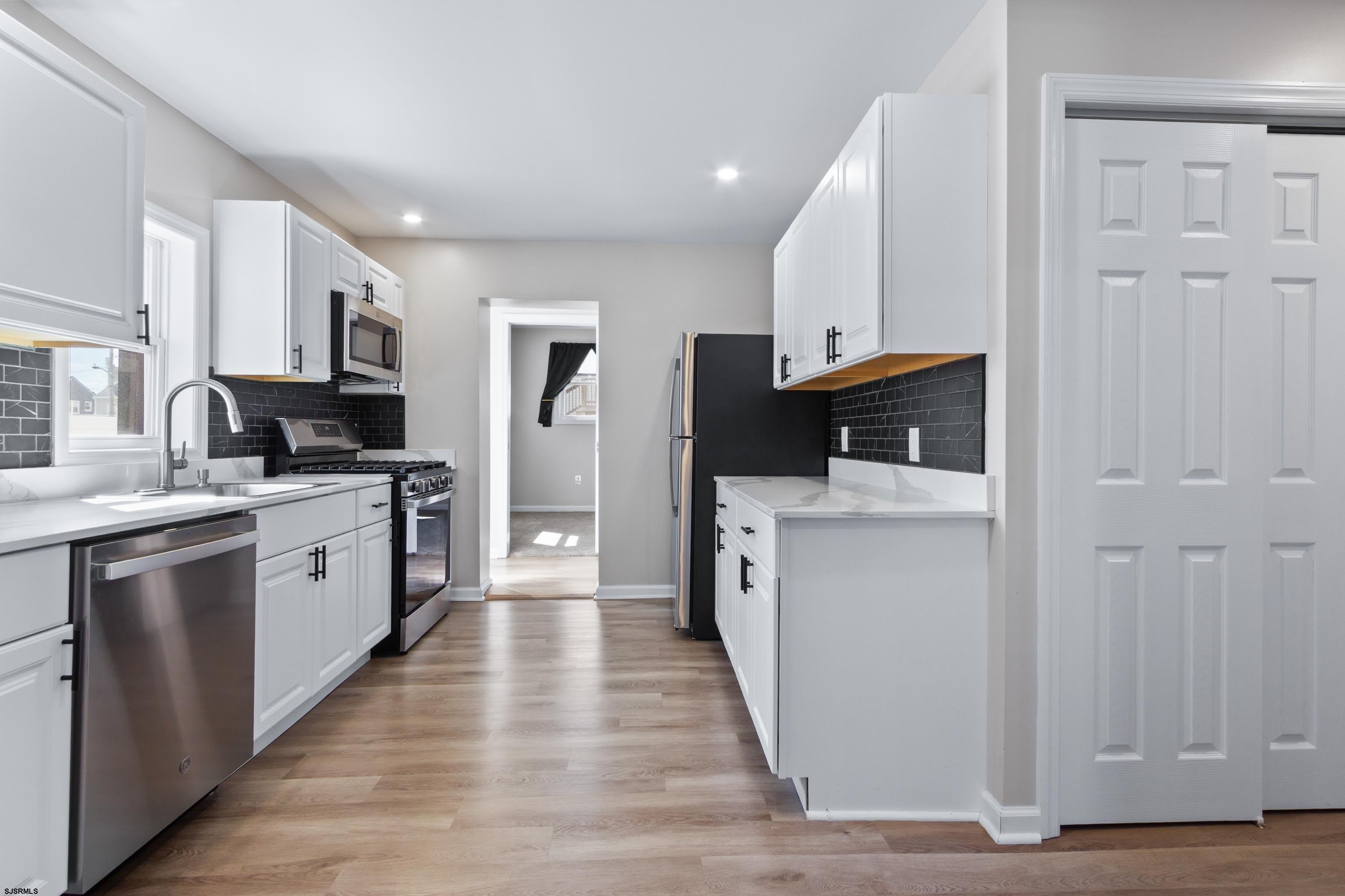 203 E Plaza Pl – photo 4