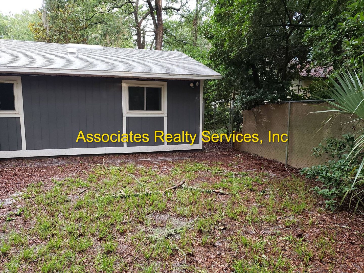 Cute 3 Bedroom In Palmetto Woods – photo 2