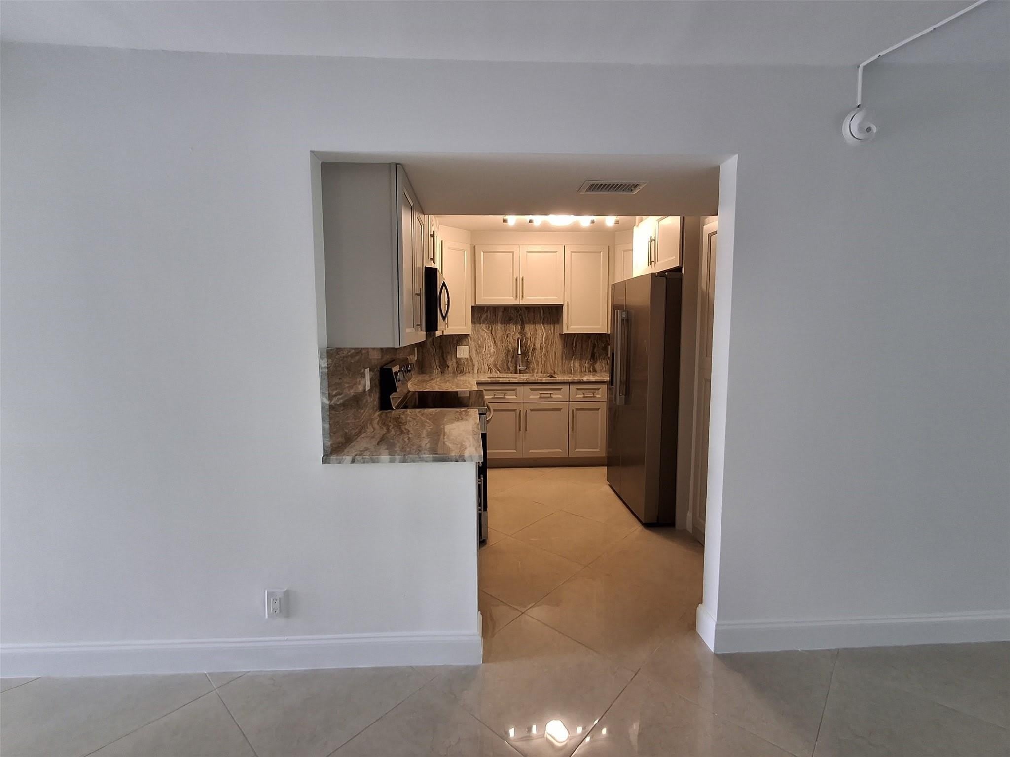 8763 Shadow Wood Boulevard – photo 4