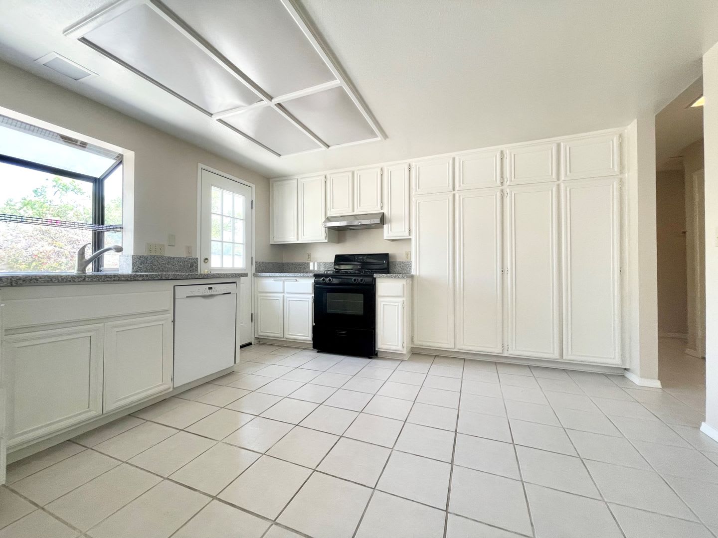 Single level home near Guajome Park w/ A/C! – photo 5