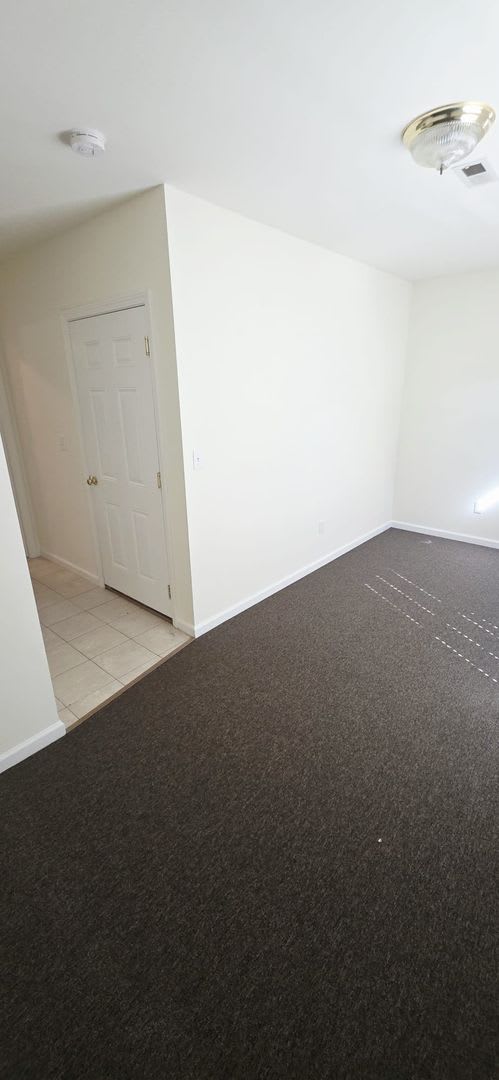 Spacious 2BR North End Townhouse w/ Garage & In-Unit Laundry – photo 4