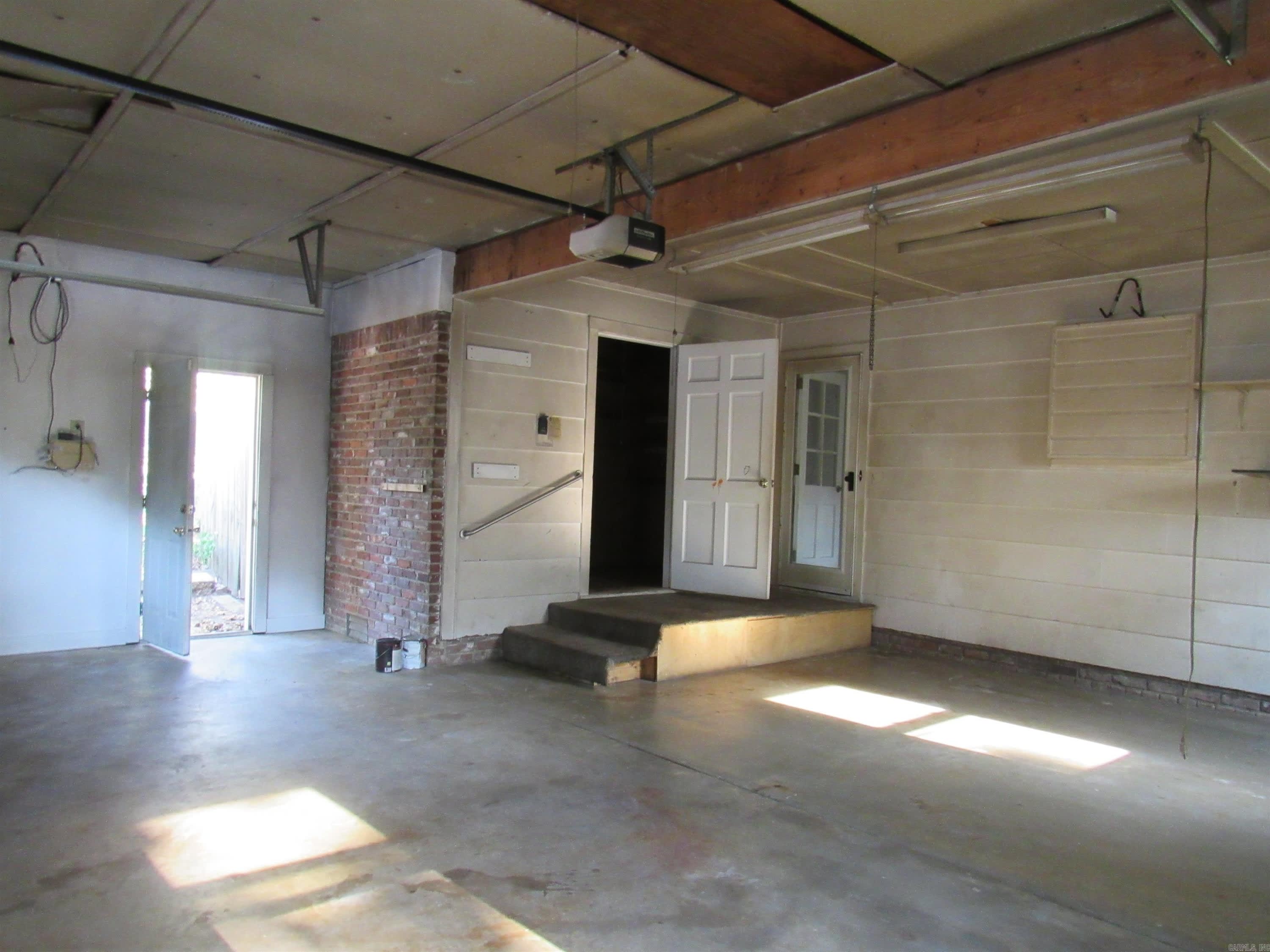 6201 Blackhawk Drive – photo 2