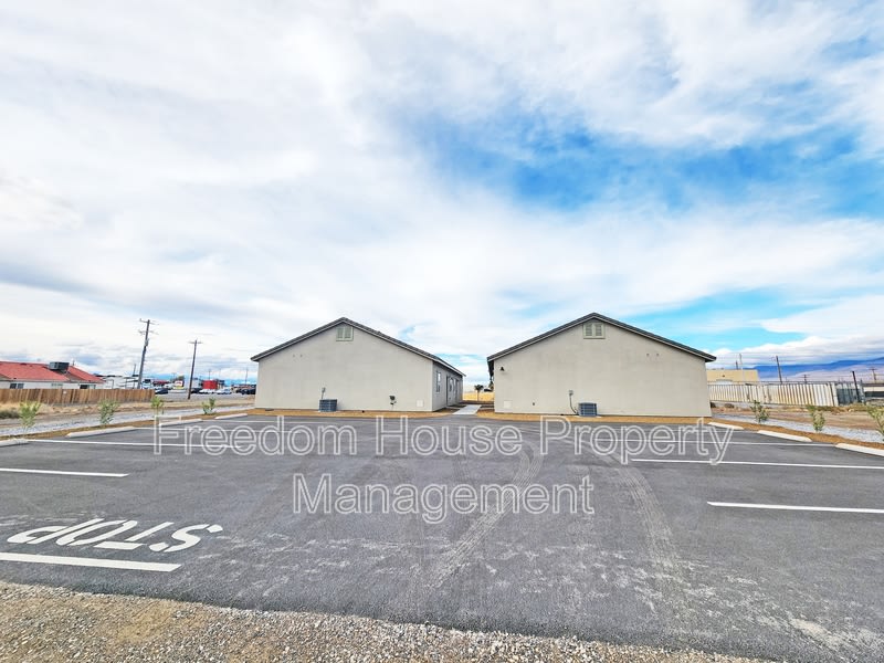 1340 Arrowhead Street 3 – photo 4