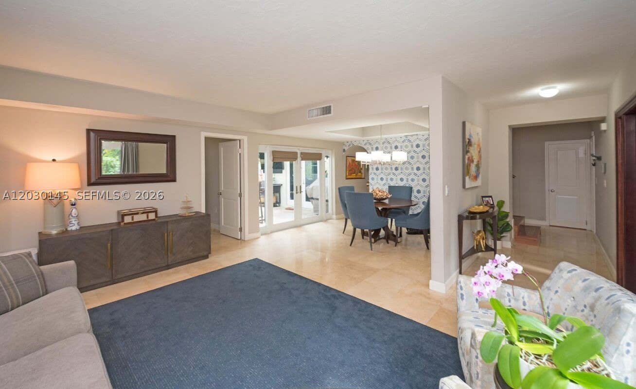 423 Alhambra Cir – photo 2