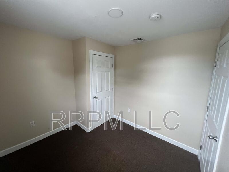 562 Summer St – photo 5
