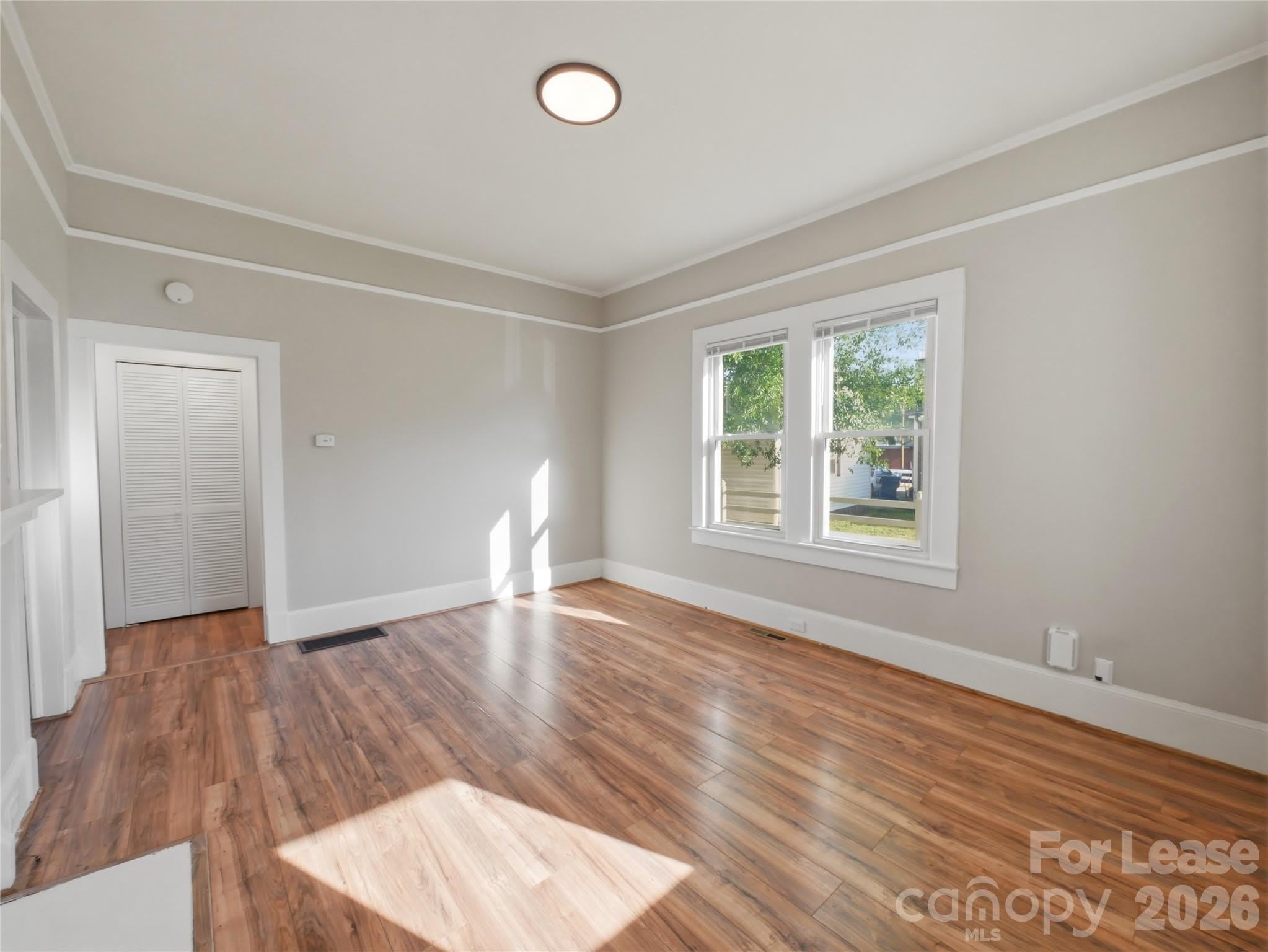 303 York Avenue – photo 2