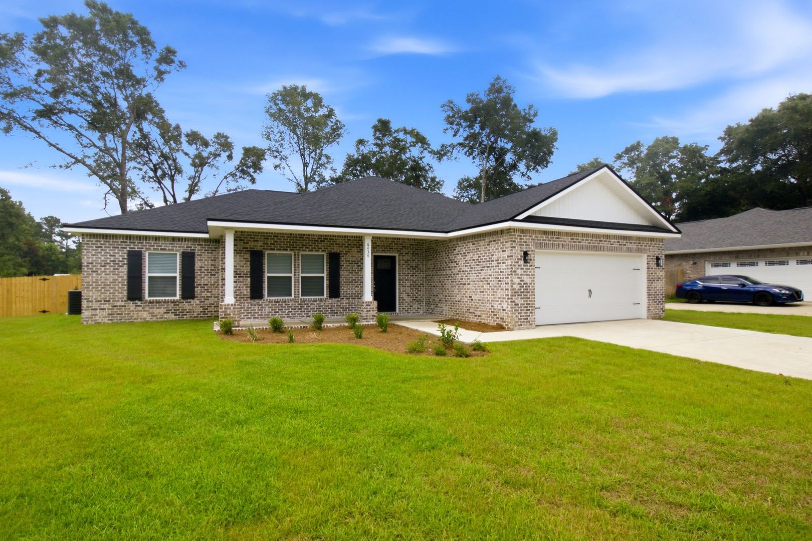 New 4 Bedroom in CRESTVIEW!! – photo 3