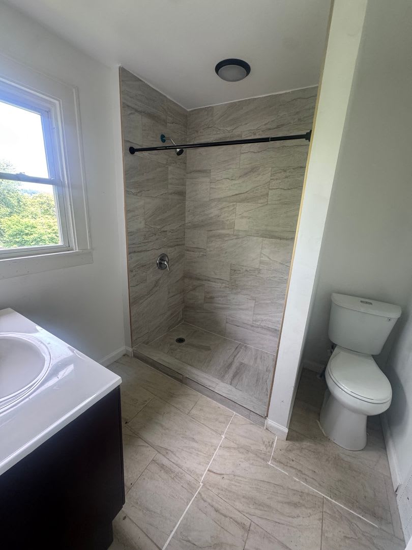 Beautifully Redone Home in North Versailles, Section 8 Considered!! – photo 5