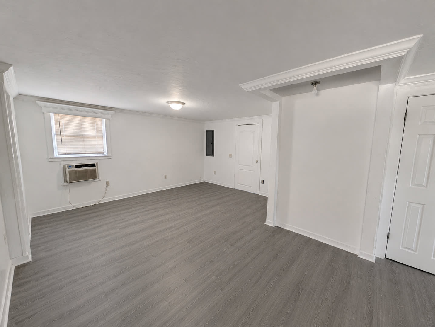 Recently Renovated 2 Bed 1 5 Bath Home With A Fully Fenced Yard – photo 2