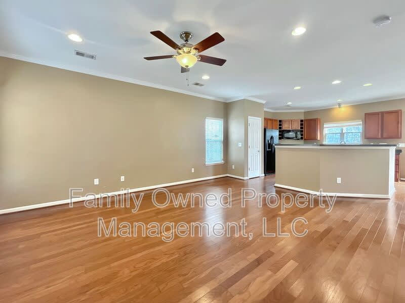 320 Burton Court – photo 3