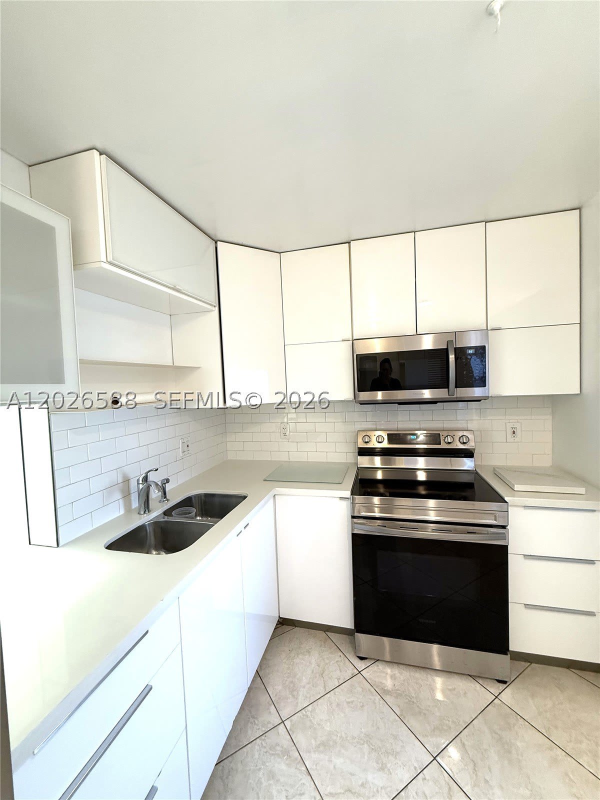 300 NE 14th Ave – photo 2