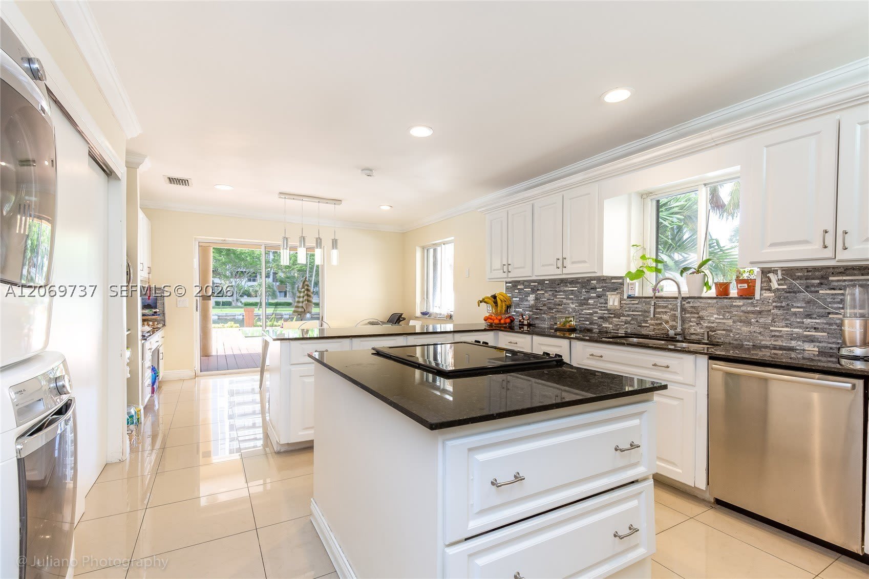 437 Holiday Dr – photo 4