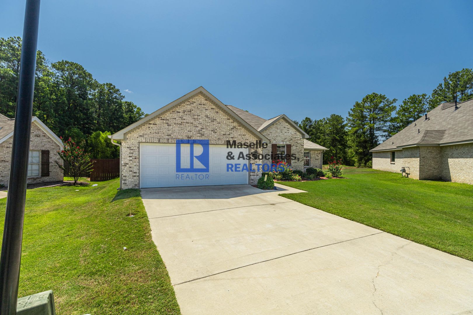 4 Bed/2 Bath Home in Pearl in Silver Ridge – photo 5