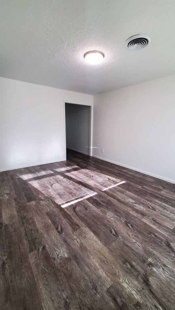 (2) Bed/(1) Bath Updated and Located just East of Campus Avail 8/11! – photo 3