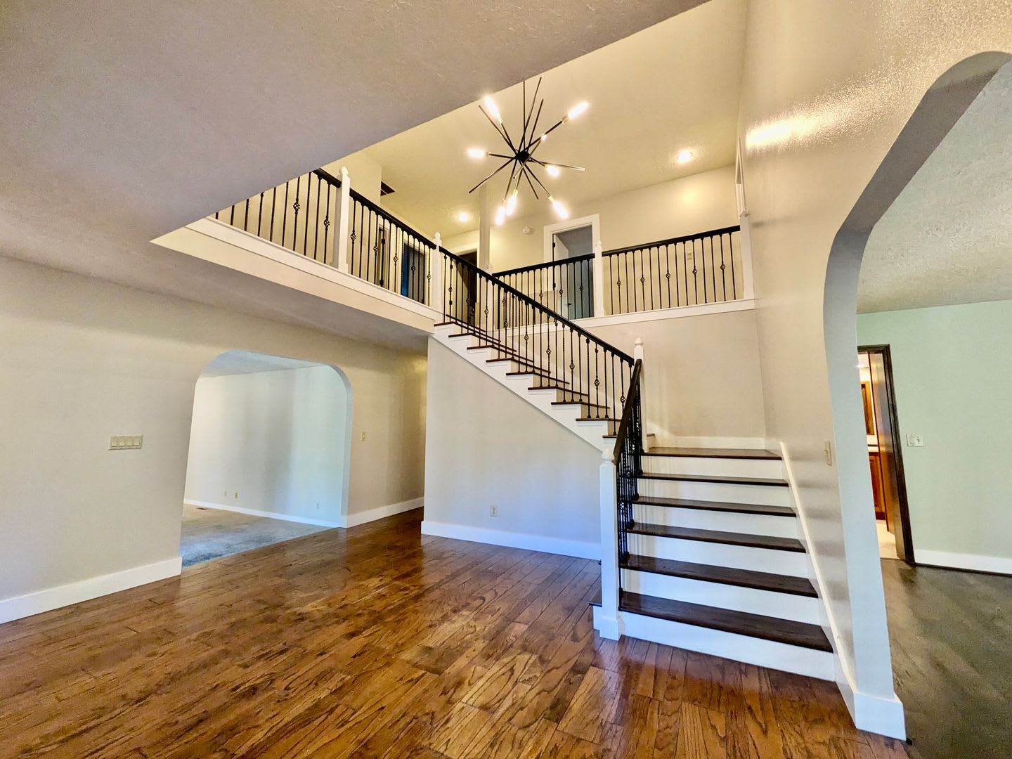 Beautiful Home In Lake Oswego With Private Sports Court In The Sought After Westview Estates – photo 5