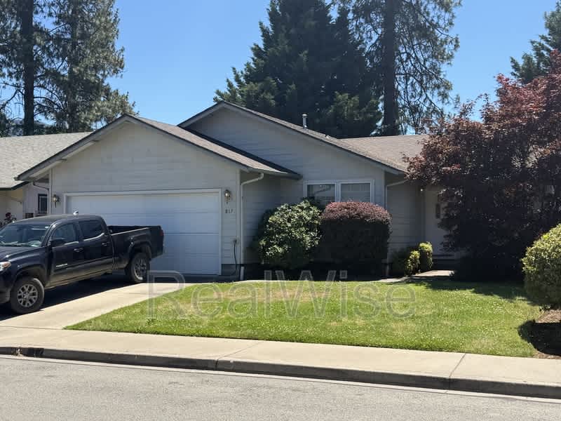 817 Golden Park Dr – photo 3