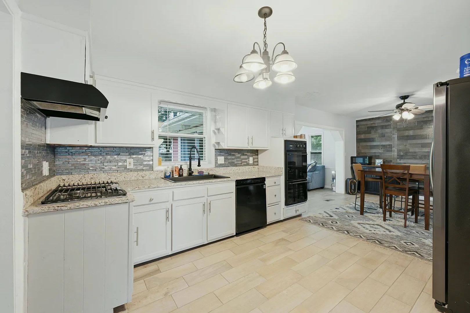 Room in 4 Bedroom Home in Atlanta – photo 3