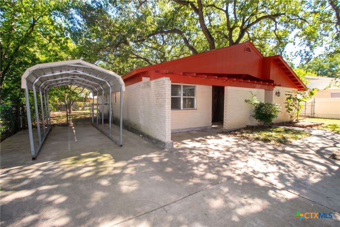 409 Oak Street – photo 1