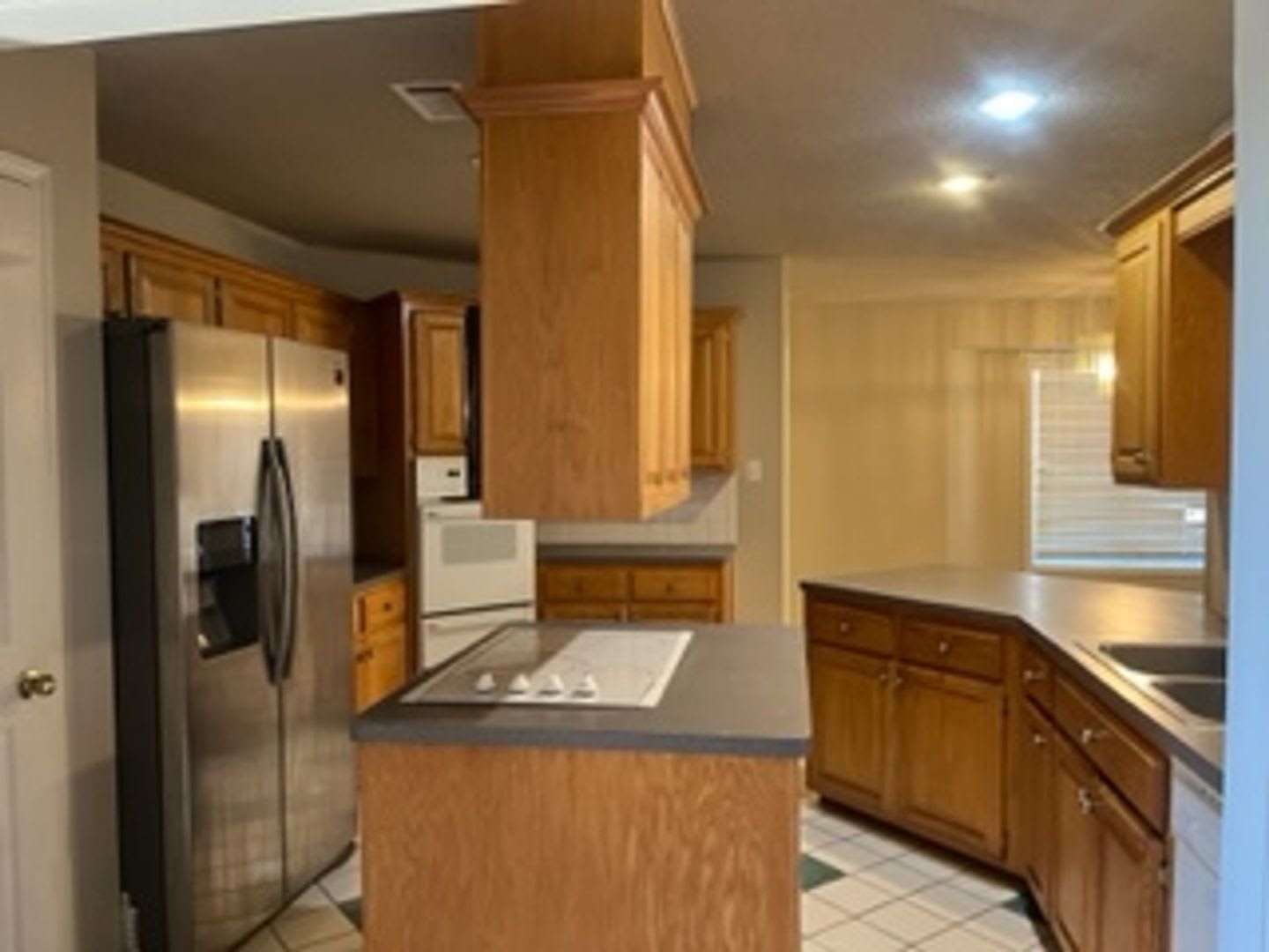 Beautiful 3 Bedroom On Remington Way Corner Lot New Flooring No Carpet – photo 2