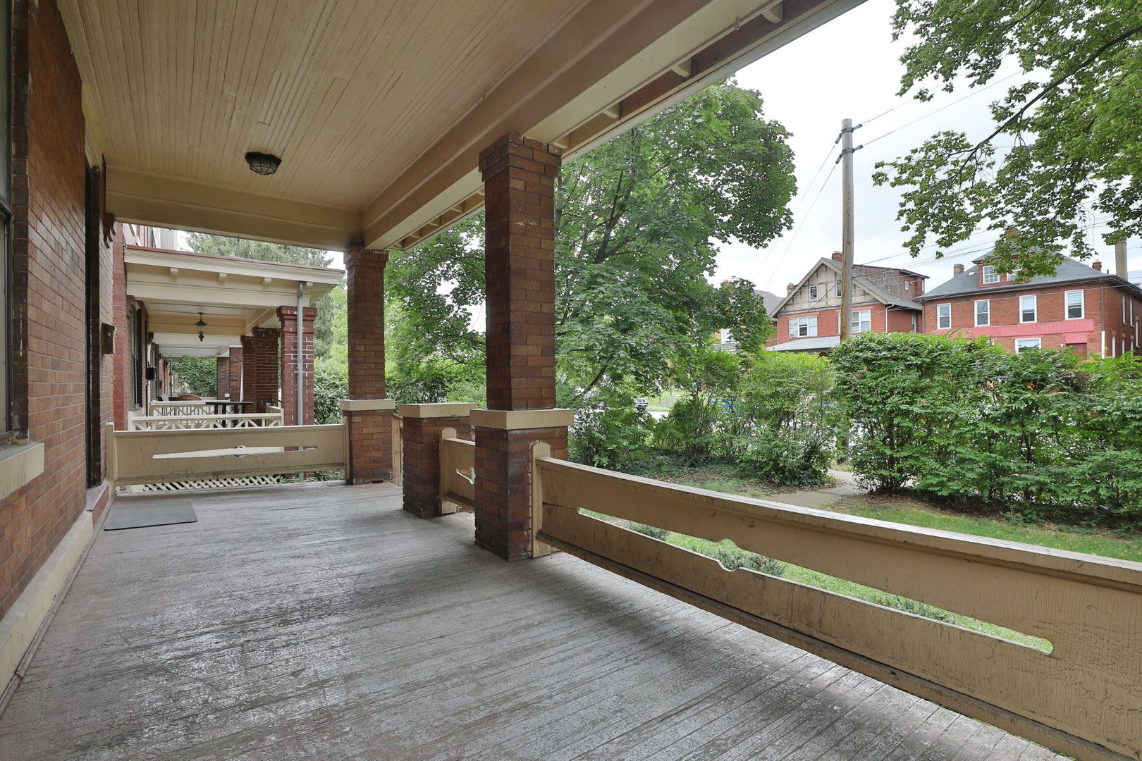 Great CENTRAL Location 5 Bedroom House – photo 2
