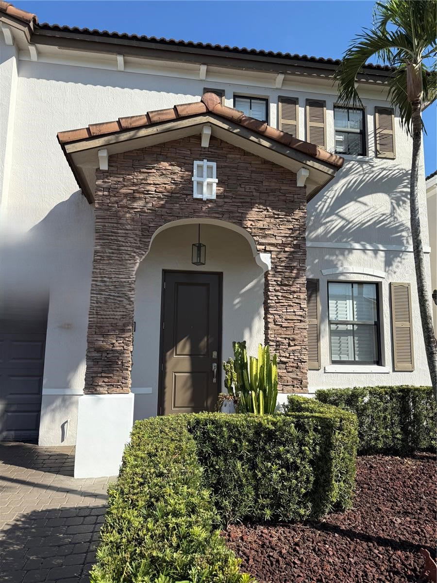 1535 Southwest 145th Avenue – photo 2