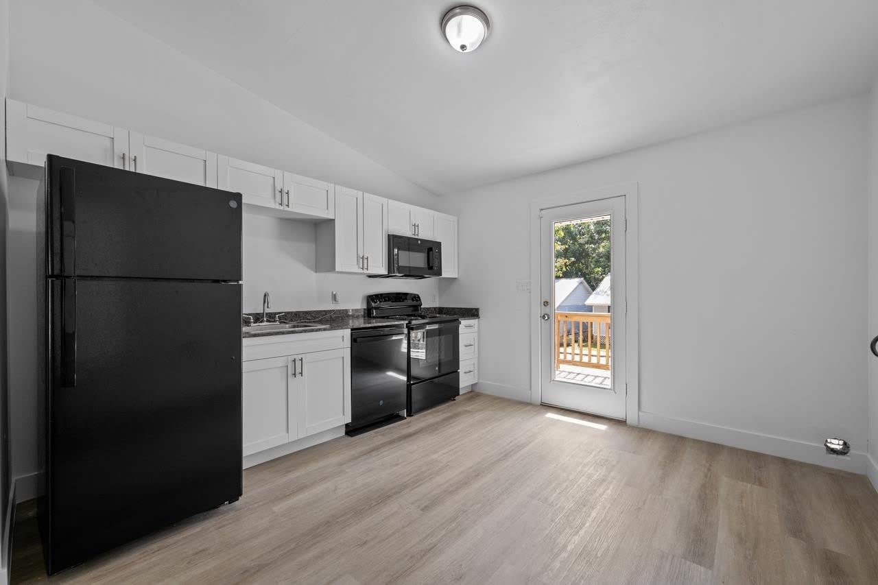 2230 Magnolia Circle – photo 2