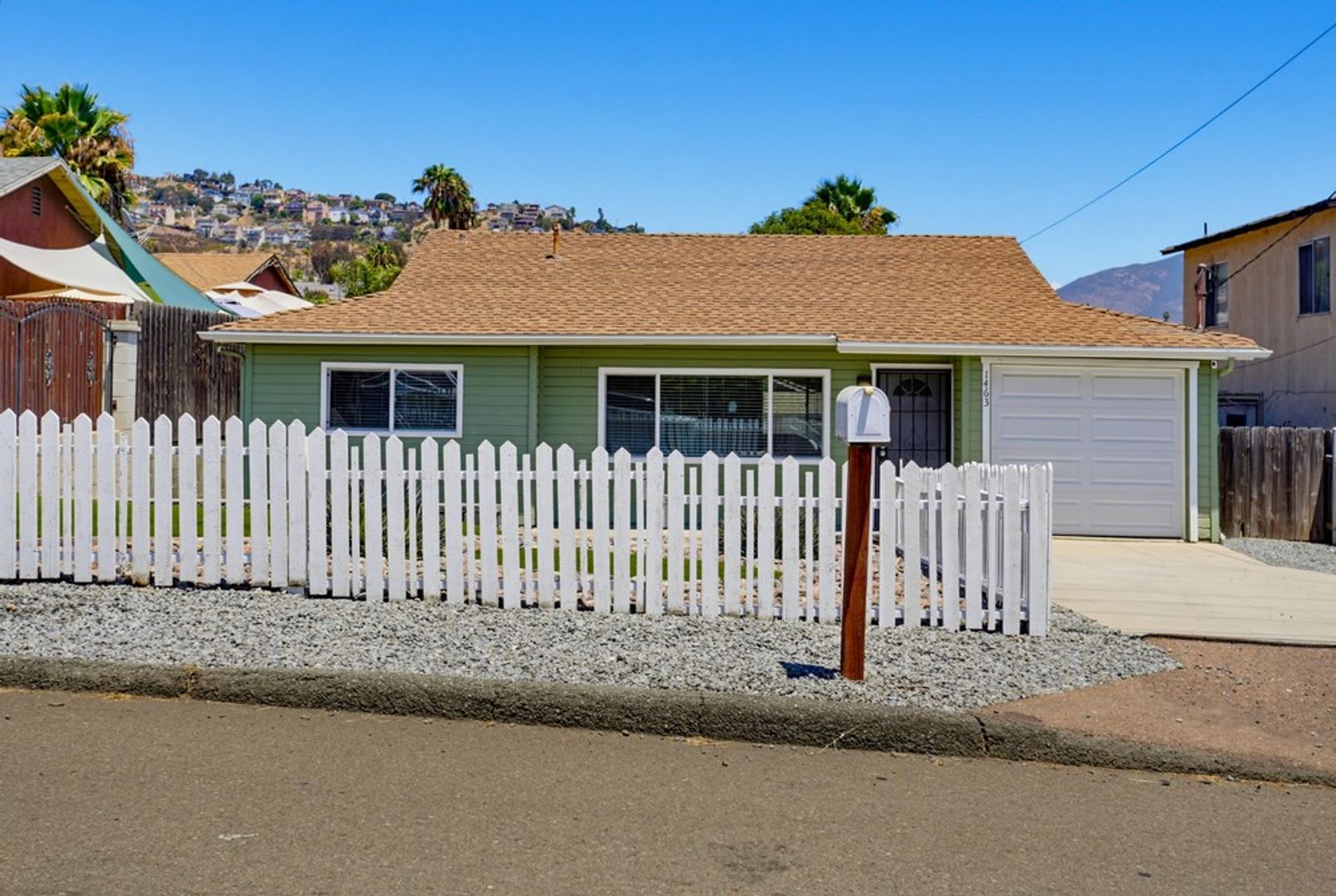 Beautifully Updated 3-Bedroom Home with Large Yard, Garage & Included Appliances! – photo 4