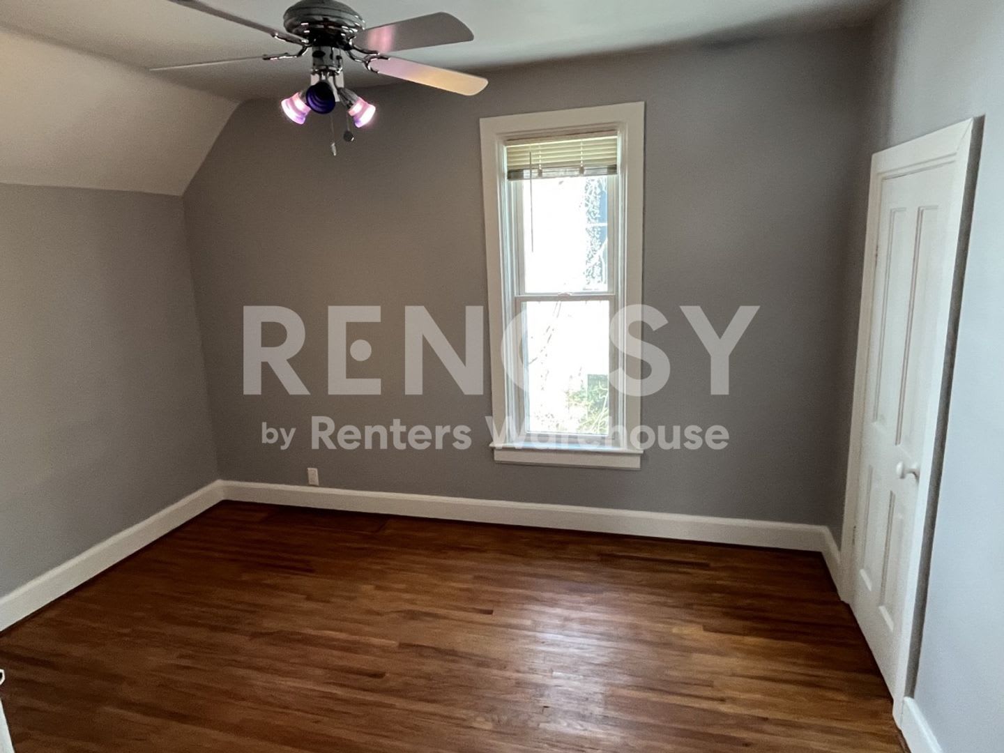 4BD/2BA in Newport Available Now! – photo 3