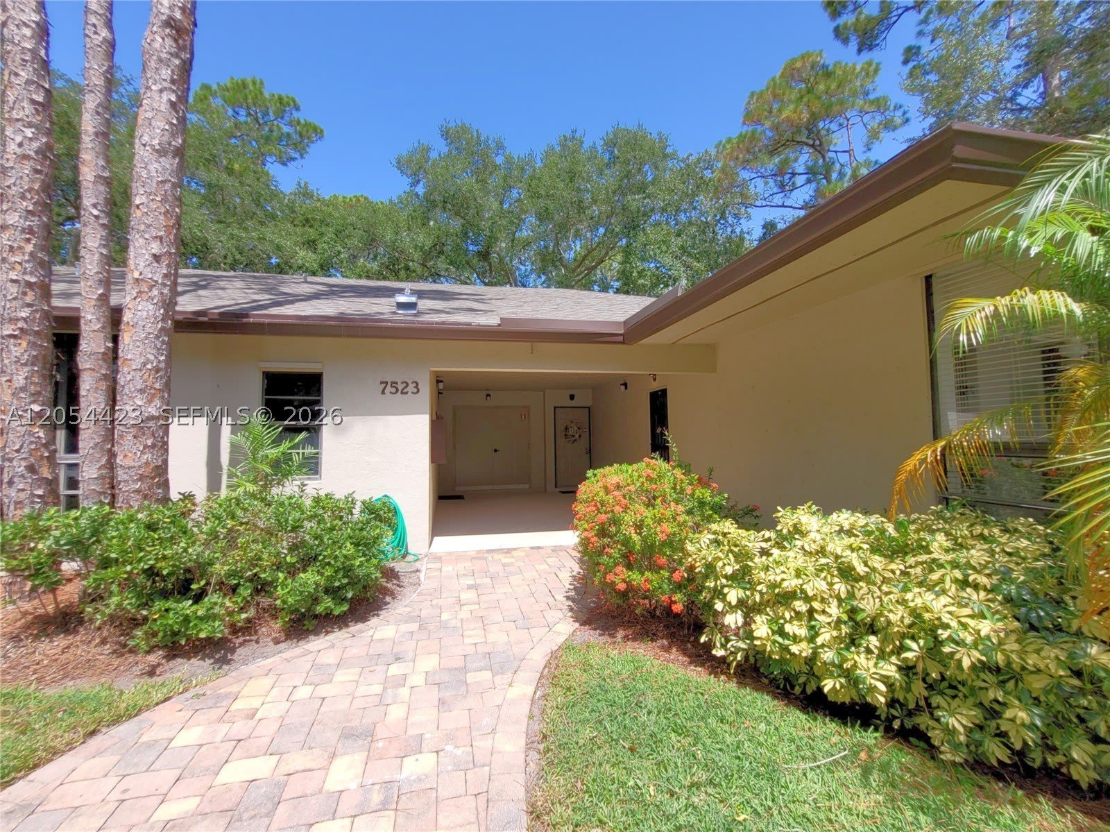 7523 Greenlake Way – photo 1